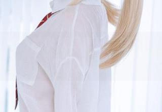 在樱井小莜的学姐写真里，连黑板擦都想静静躲起来
