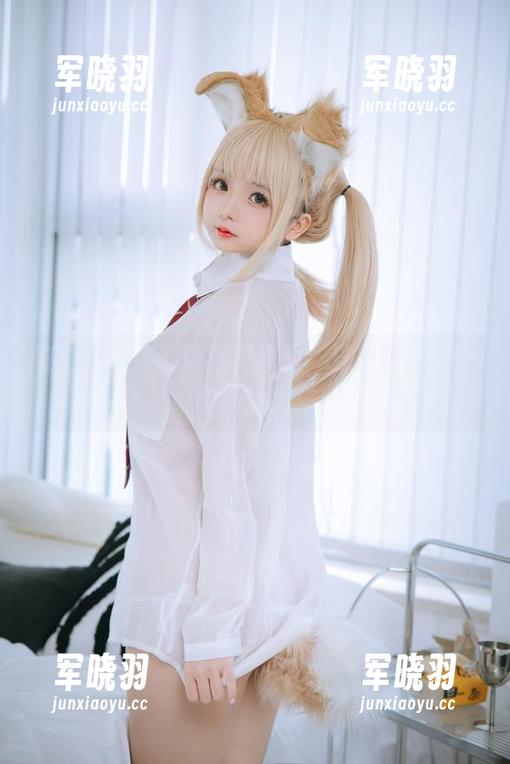 在樱井小莜的学姐写真里，连黑板擦都想静静躲起来