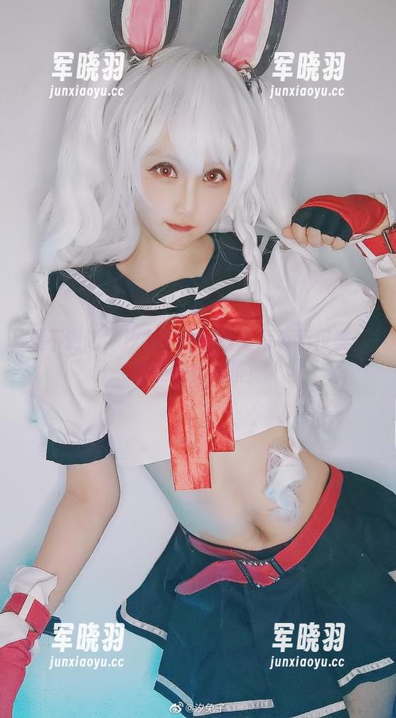 汐兔子 想不到吧,汐兔子白丝高清写真不仅美,还能把我逗乐!