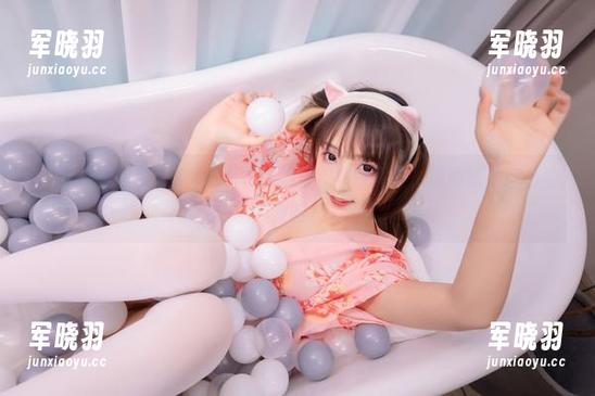 神楽坂真冬 作品集提醒你:神楽坂真冬的黑丝皮衣指挥官,原图就是这么独特呐~