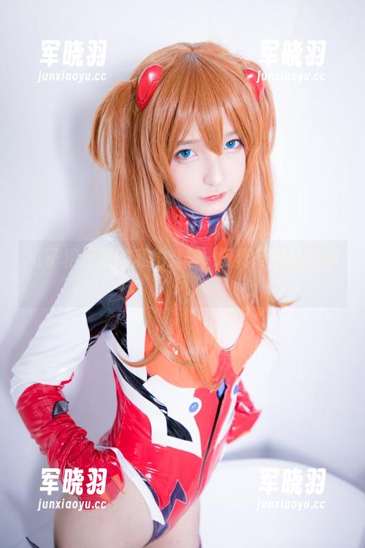 神楽坂真冬 电子相册里的私拍:神楽坂真冬挑战赛车风