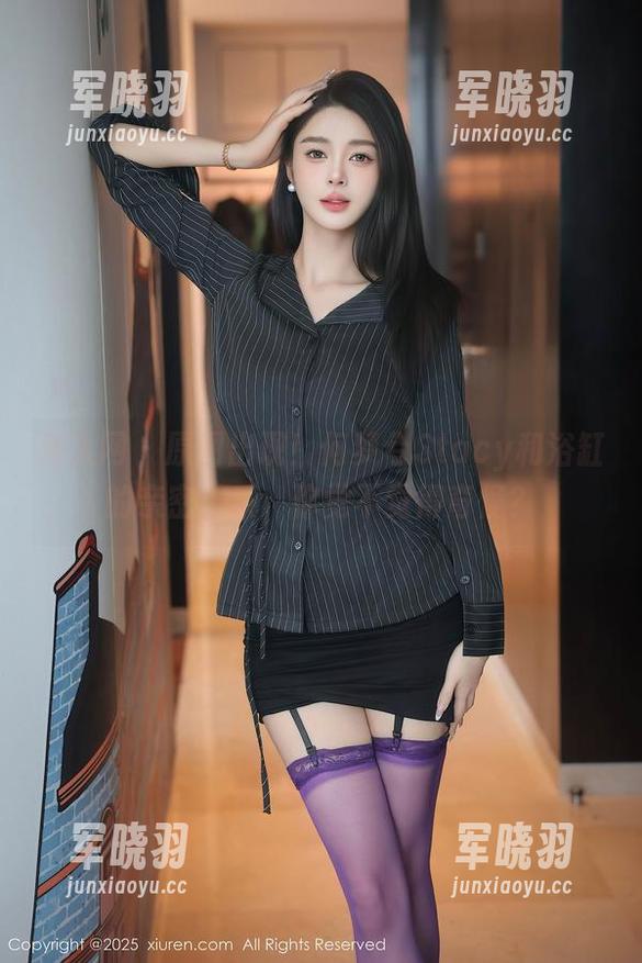 秀人网 - 原图出现！何梦兮Stacy和浴缸的亲密关系，你觉不觉得奇怪？