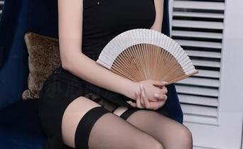 秀人网 – 免费的可可芝：想看高跟鞋作品的小心脏准备好了吗？
