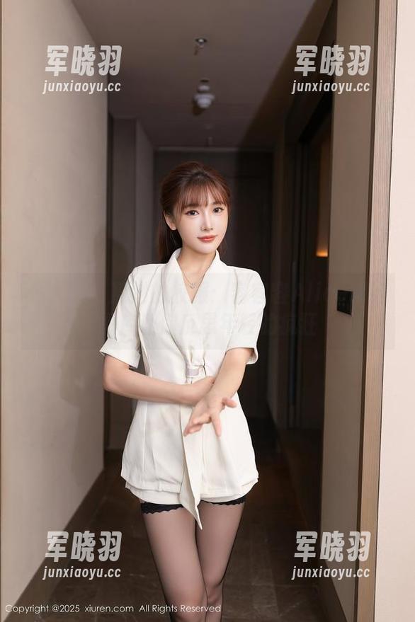 秀人网-容容容Alice 秀人网 - 叛逆的校服:容容容Alice精选图库让你反思年轻的疯狂