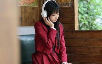 秀人网 – 月夕Lily在线，和毛衣一起演绎“我不是羊”的真实写照！