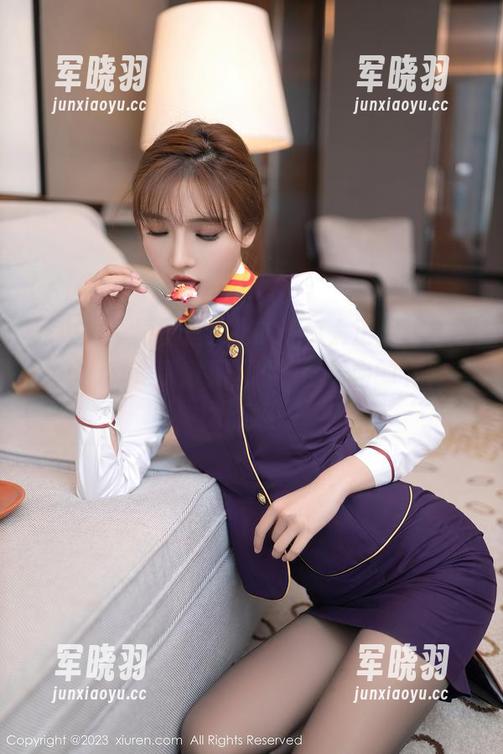 秀人网 - 原图里红裙的颜色太正，林文文yooki就是那意见领袖，带风向的节奏感太有趣。