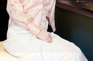 秀人网 – 果果Nikki的连体衣大合集——看这个像是变魔术，纽扣竟然都在一起了！下载更新！