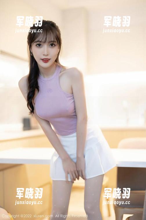 秀人网-柚柚小奶瓶 秀人网 - 柚柚小奶瓶黑色写真,图包里那件小黑裙竟然在蹦跶?