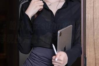 秀人网 – 盼盼龙女sunny的图包，让我脑海中浮现出无数与众不同的日常追忆。