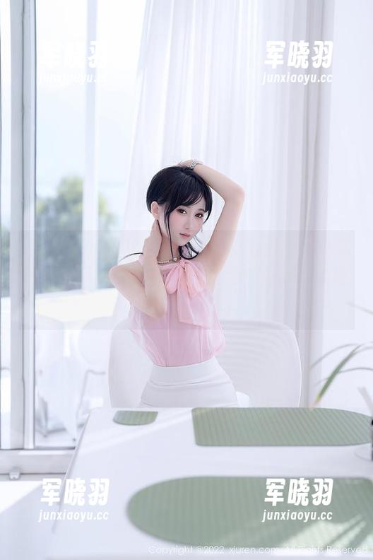 秀人网-蓝夏Akasha 秀人网 - 写真限定:蓝夏Akasha与你共享的夏天刚好适合当壁纸用,虽说其余地方稍显平淡。