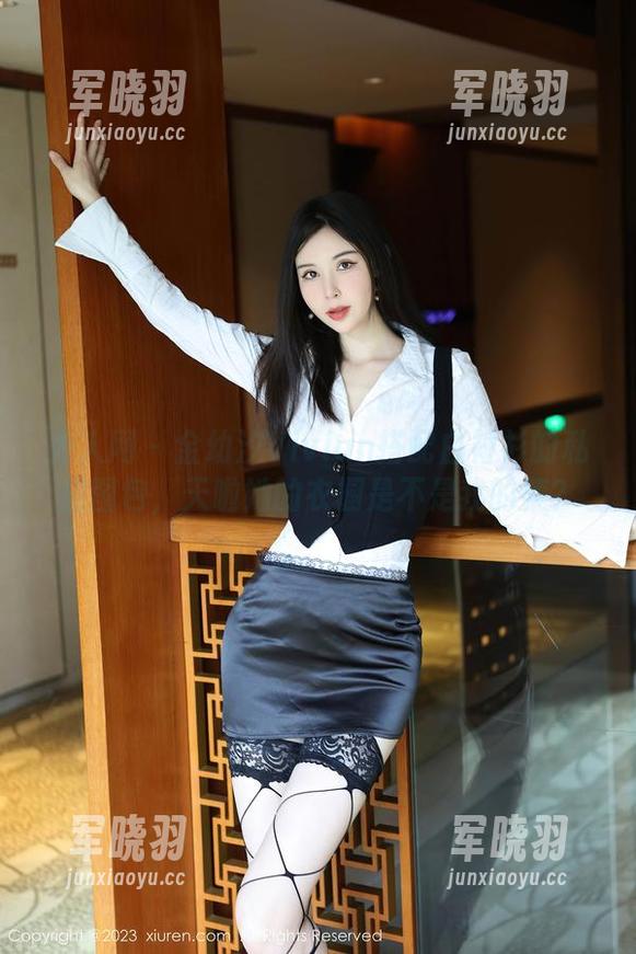 秀人网-金幼汐Vivian 秀人网 - 金幼汐Vivian搭配白衬衫的私房图包,天啦她的衣橱是不是我的菜?