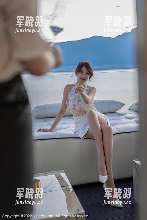 秀人网-雨儿酱eve 秀人网 - 雨儿酱eve的美脚图集闪亮登场,高清中带着无声的呐喊,我也想有这样的大长腿。