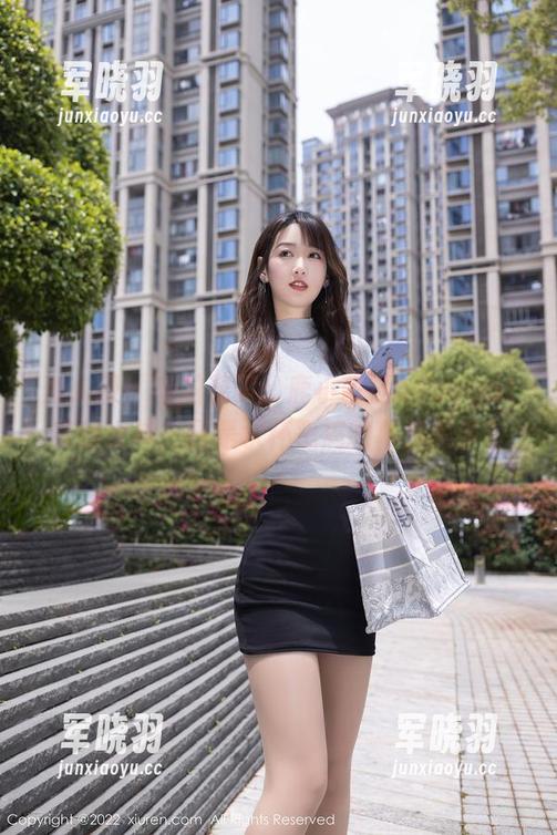 秀人网 - 私拍花絮：鹿小茜是odaogat家的女神，还是水杯恶搞的幕后黑手？