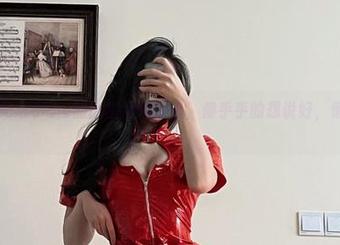 微密圈 – 纪念小小v的比基尼精品库，傻乎乎的想说好，懒得形容了。