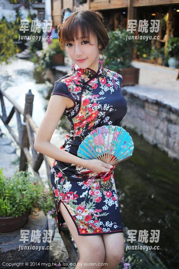 美媛馆-徐微微mia 美媛馆 - 直击釜底抽薪!原图里的徐微微mia,学姐不只清新还能俏皮!