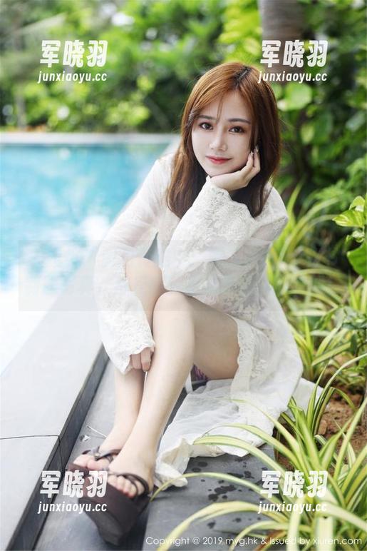 美媛馆-糯美子Mini 美媛馆 - 图包传送中:糯美子Mini秘书制服写真,都是重新定义职场风的时刻!