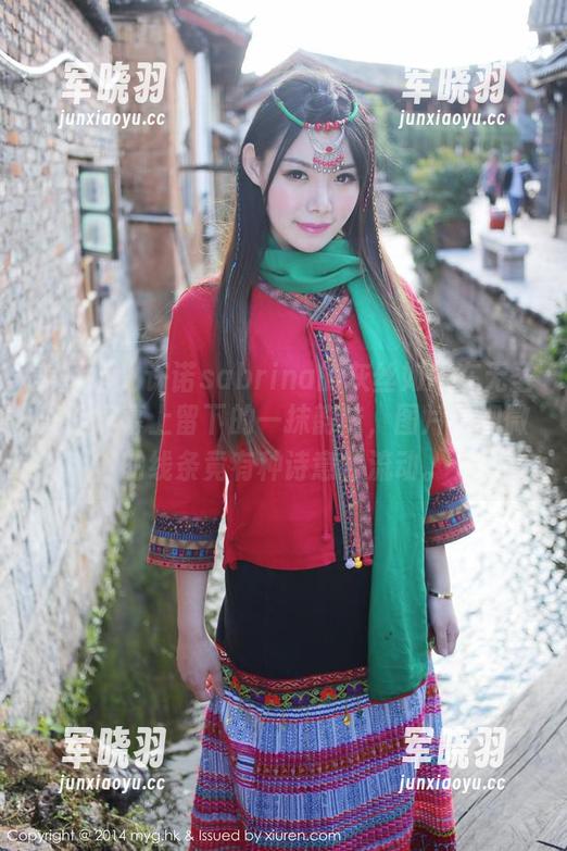 美媛馆-许诺sabrina 美媛馆 - 许诺sabrina的灰丝如同在无圣光的屏幕上留下的一抹韵味,图片里细微的线条竟有种诗意的流动。