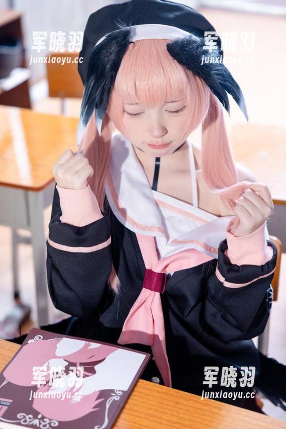花铃Hana 花铃Hana:比基尼写真大作战,光影都来凑热闹!