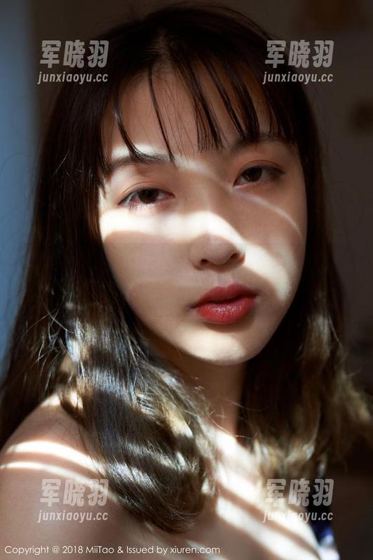蜜桃社 - 温心怡的美脚写真，轻易点亮整组画面，心也跟着轻飘飘的