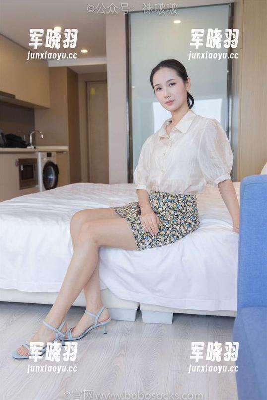 袜啵啵 - 校园小时光：捡到的糯米写真，特供观看
