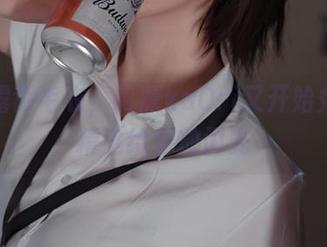 一件露背毛衣，阿薰kaOri又开始秀了？精选给你放闪光
