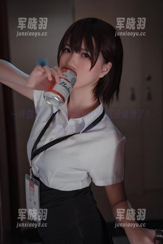 阿薰kaOri 一件露背毛衣,阿薰kaOri又开始秀了?精选给你放闪光