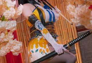 雪晴Astra的“女王”写真：你能找到无圣光下的闪光点吗？