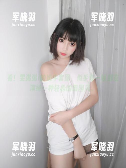 看！雯粥粥i的奶牛套图，似乎每一帧都在演绎一种轻松的田园风。