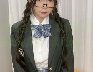 一本正经的黑丝自拍，竟然藏在香草喵露露的网盘里，谁能想到？