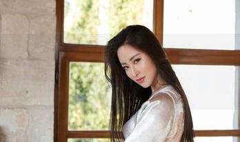 魅妍社 – 私拍九儿，美腿亮相，图片能不能再多一点，再多一点就太幸福了！