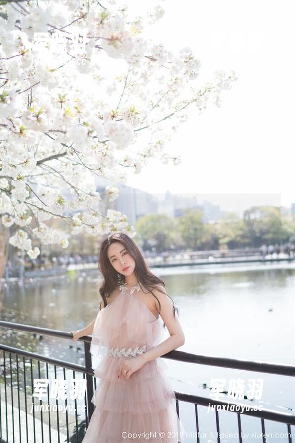 魅妍社-美昕Yumi 魅妍社 - 美昕Yumi:在这张高清美图里,女王是怎么优雅又迷人的?
